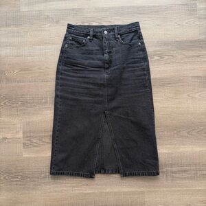 Aritzia Denim Forum - The 90’s Halle Denim Midi Skirt